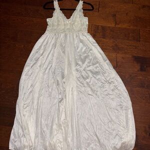 Vintage Shadowline Elegant Cream Lace Silk Nightgown No Tag Size
